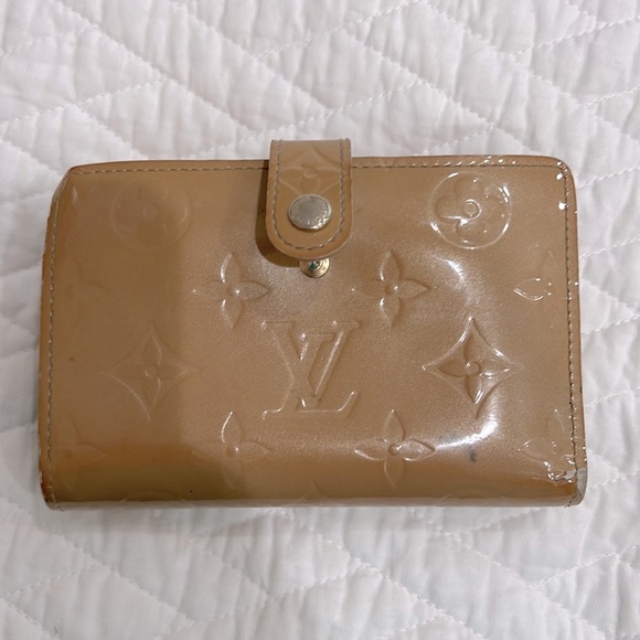 - Louis Vuitton French Monogram Vernis Wallet - Picture 1 of 6